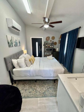 Casita -Mins to Downtown Serene at Santa Monica